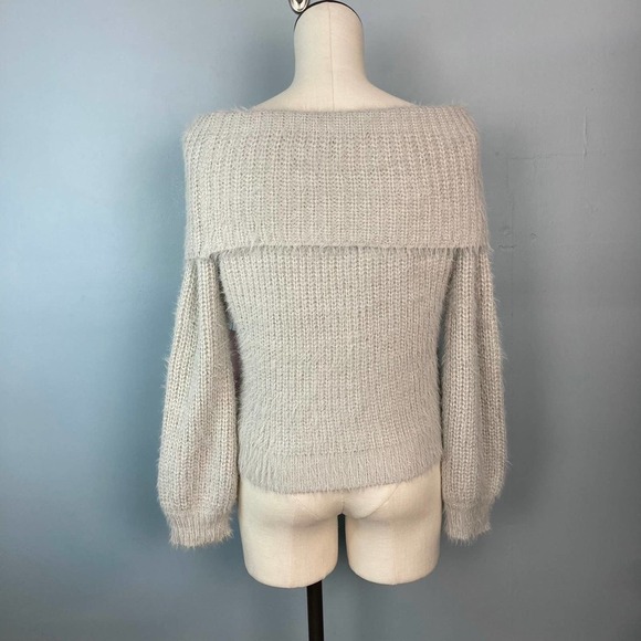 FASHION on Earth Off-the-Shoulder Comfy Pullover Oatmeal Sweater Size S Eyelash - Picture 3 of 12